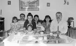 Gruppebilde av familiene Jamil og Hamid.