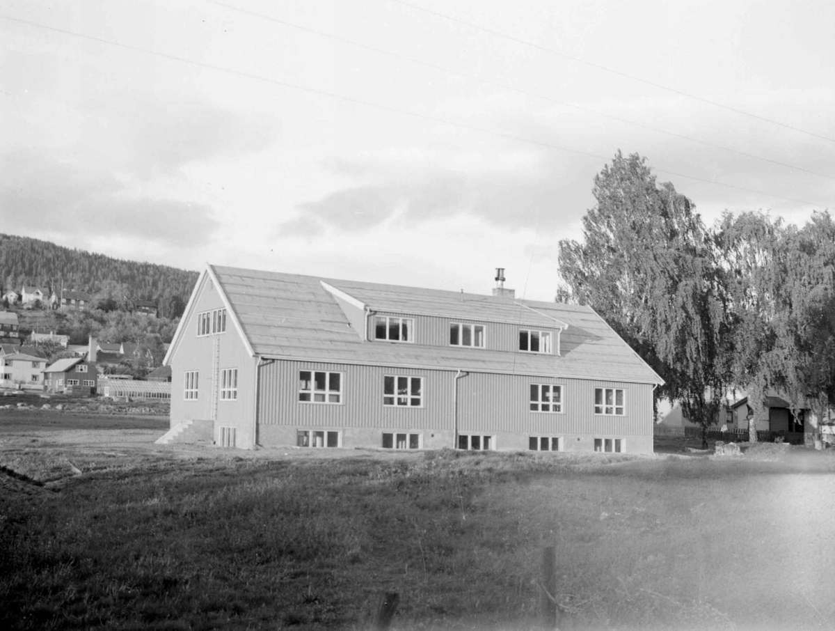 Lillehamme og Fåberg Yrkesskole, Fåberggata 152. Skolebygget sett fra vest.
