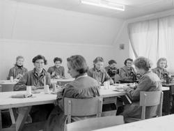 Lillehamme og Fåberg Yrkesskole, Fåberggt.152. Kjole og drak