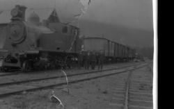 Lokomotiv med vogner.
Valdresbanens lokomotiv "Jotunheimen"