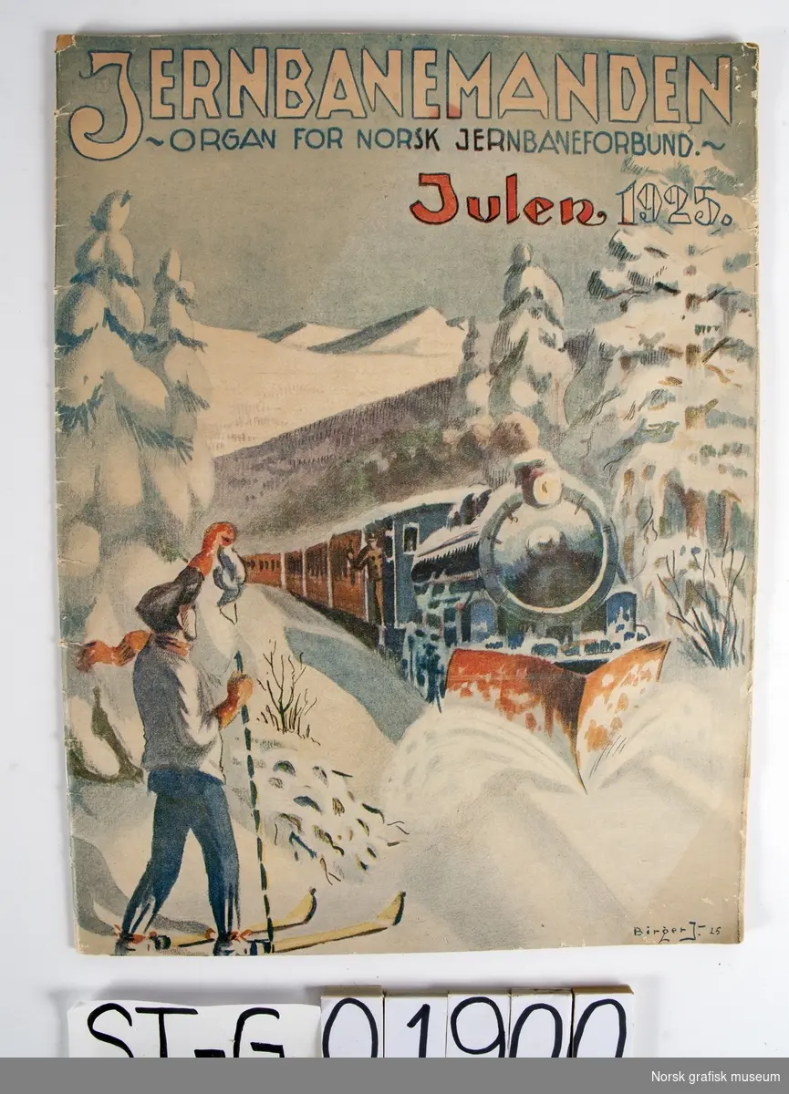 I et snødekt skoglandskap står en mann på langrennski vinker mot et tog (lokmotiv) som kommer med en stor frontplog gjennom snøen.  Over står tittelen: "Jernbanemanden - Organ for Norsk Jernbaneforbund".