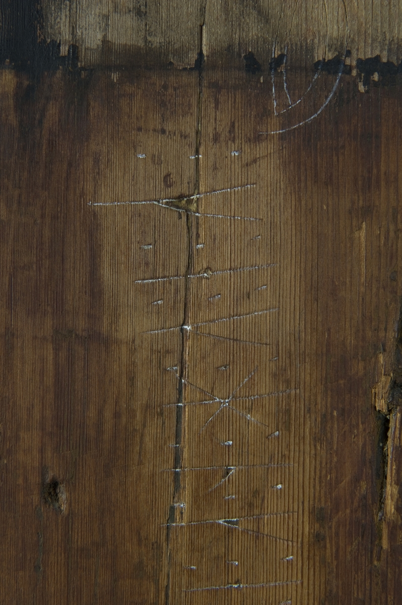 Runer på veggen i koret i Gol stavkirke på Norsk Folkemuseum.