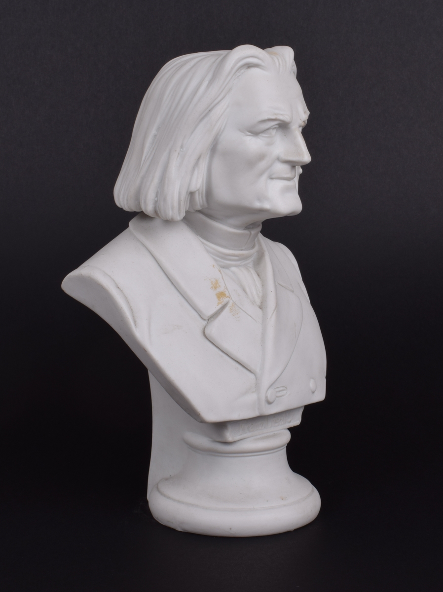 Byste av Franz Liszt på rund sokkel.