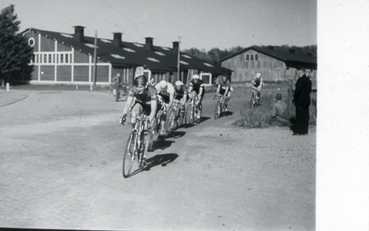 Cykeltävling på A 6 övningsfält.