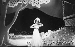 Norma Balean i revyen "Vel møtt igjen".