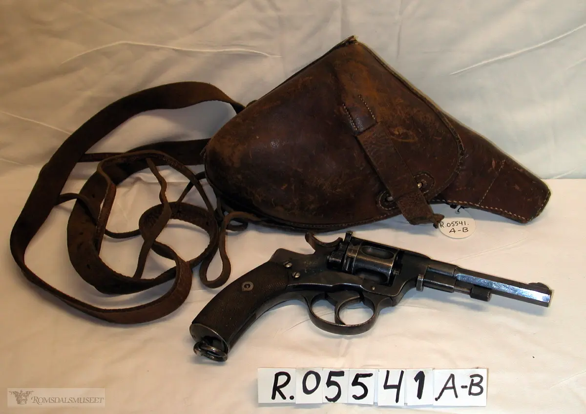 Diagonalt rutenett. B)  Sting i lys konttrastfarge rundt kanten.