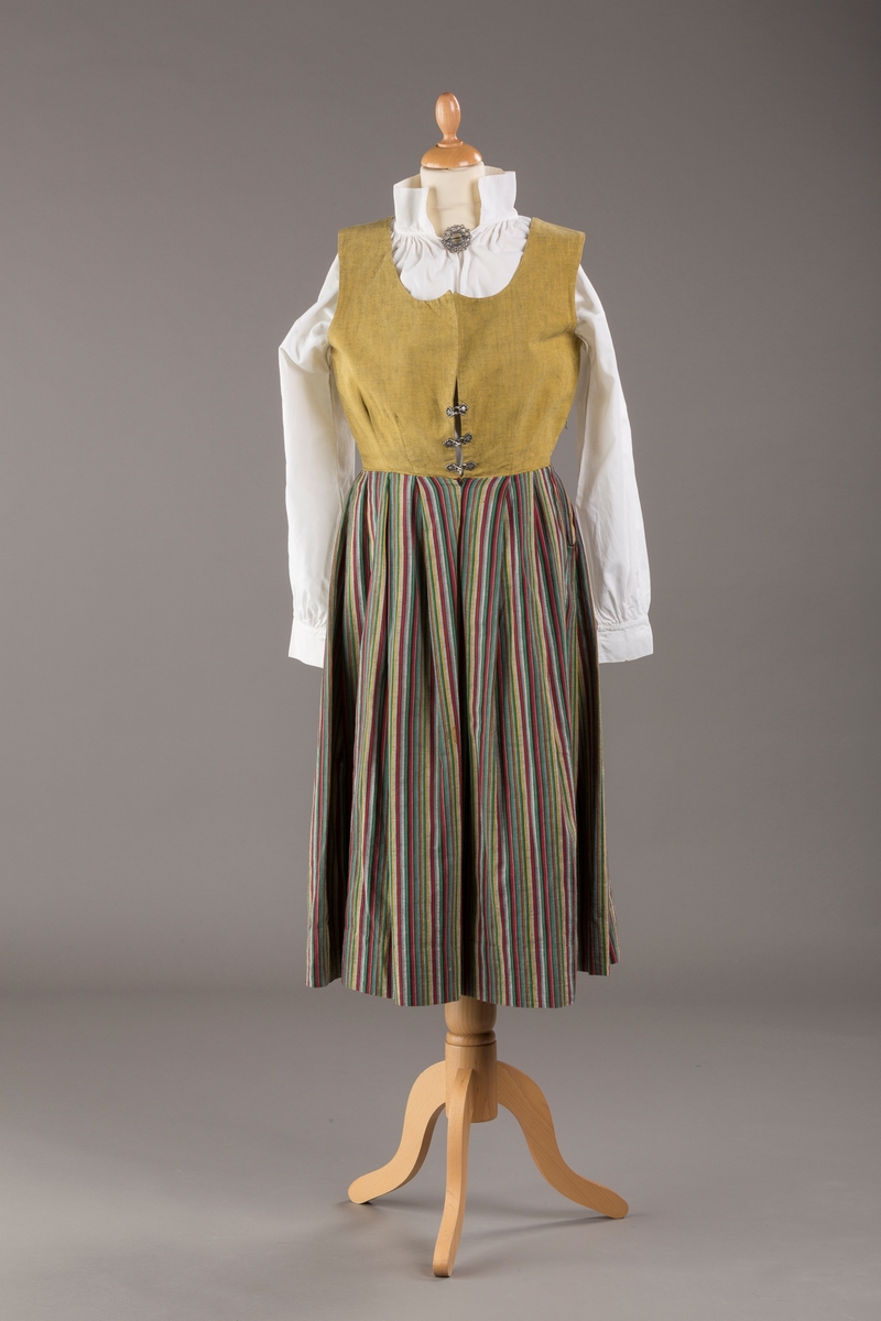 Striper i renningen i skjørtet