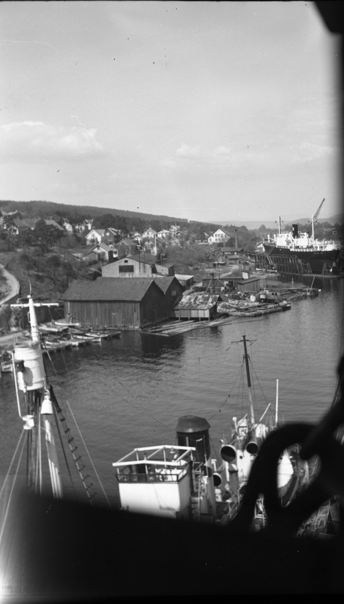 Byggenr. 31 v. Langesund Mekaniske Verksted: Kollbryn
8: "Sakte fart akterover". 
9: "Klar ved winchen".
12: "Kollbryn på slippen 17.5.1951".
13: "Kollbryn ved kaien 24.3.1951".