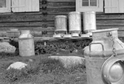 Tørbustilen seter, Vang Allmenning, melkespann, mjølkekjeler
