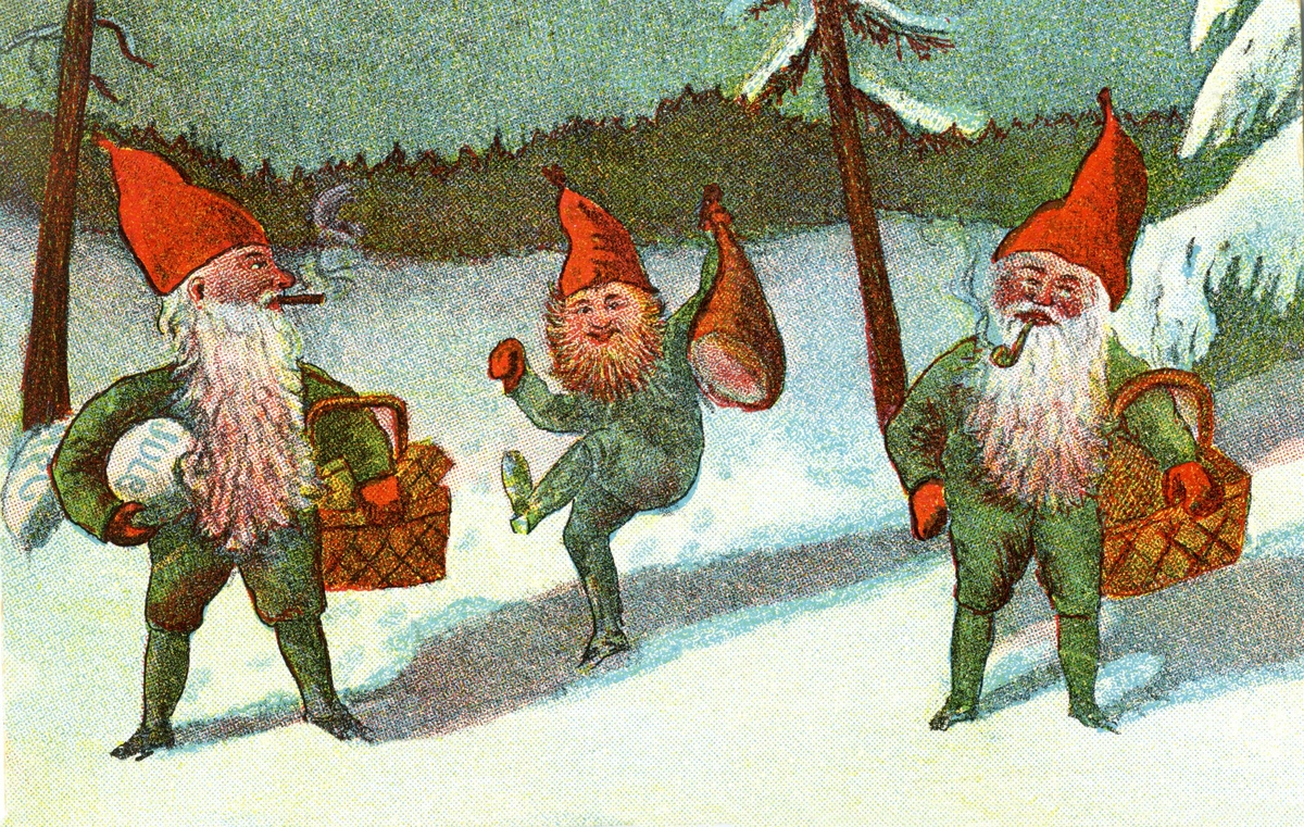 Julekort. Jule- og nyttårshilsen. Vintermotiv. To nisser med julegaver i kurver. En nisse med juleskinke. Ute i skogen. Stemplet 22.12.1917.