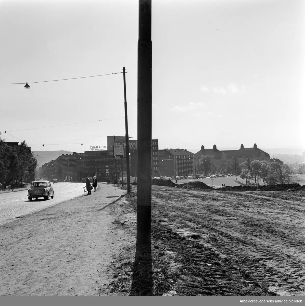 Trondhjemsveien. Utvidelse av Trondhjemsveien mellom Sinsenkrysset og Mailundveien. September 1962