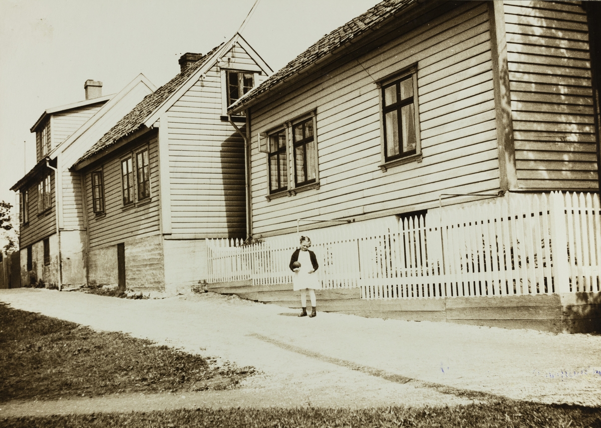 X Risøen - Hus til Jens Risøensgate sett mot nordvest ca.1930