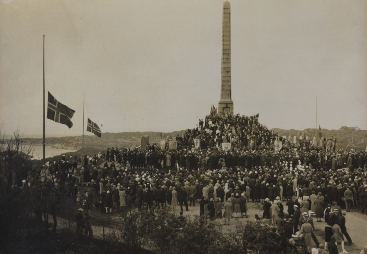 Omegnen II - Haraldsstøtten sett mot nord 17. mai 1930