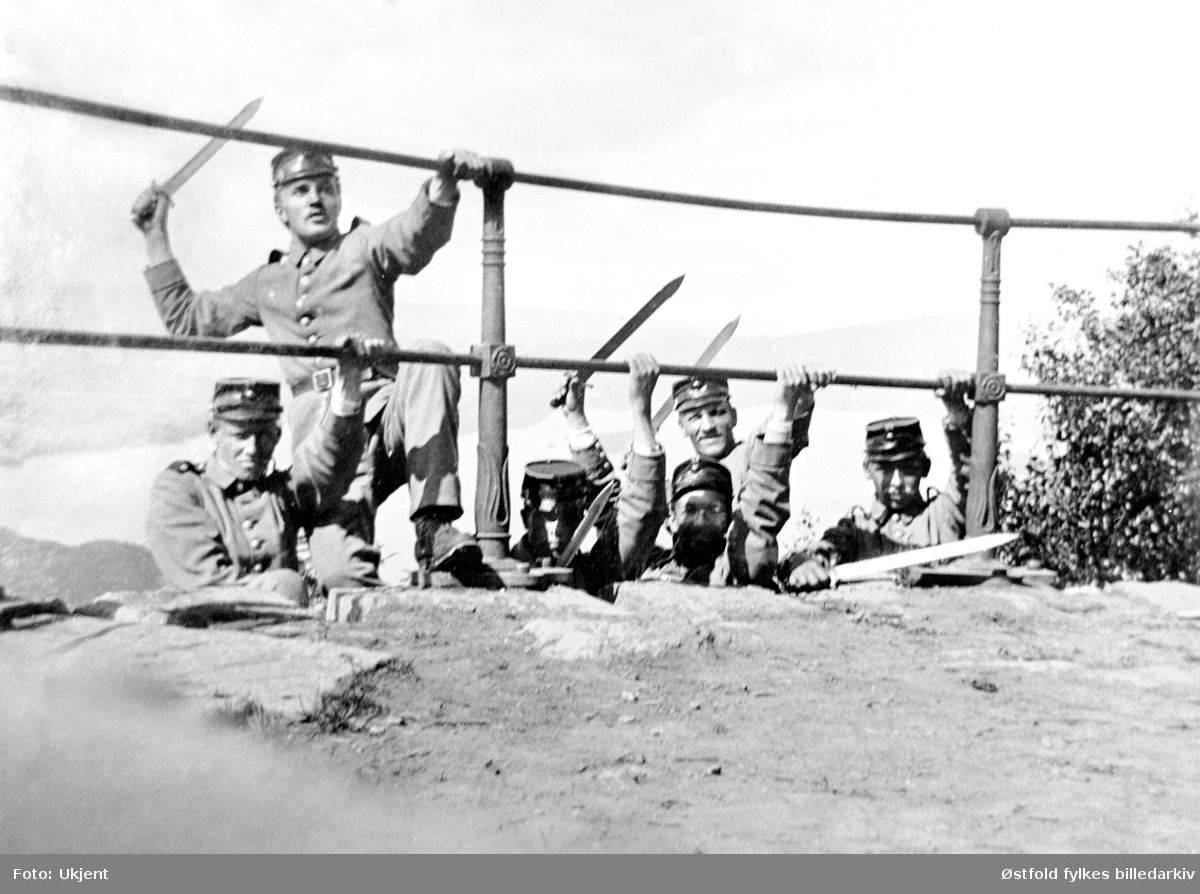Soldater øver krig med bajonetter, ca. 1880.