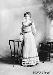 Portrett av kvinne - Olga Sveen