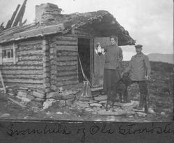 Bu, jaktbu. fugljakt 
Skrevet under bildet Svanhild og Ola 