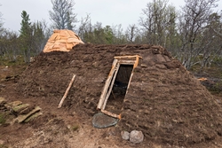 Bilde tatt i forbindelse med legging av torv på gamme. Fra g