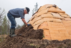 Bilde tatt i forbindelse med legging av torv på gamme. Fra g