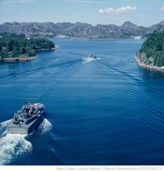 Militære skip på vei mot nordre sund i Eigersund, sett fra E