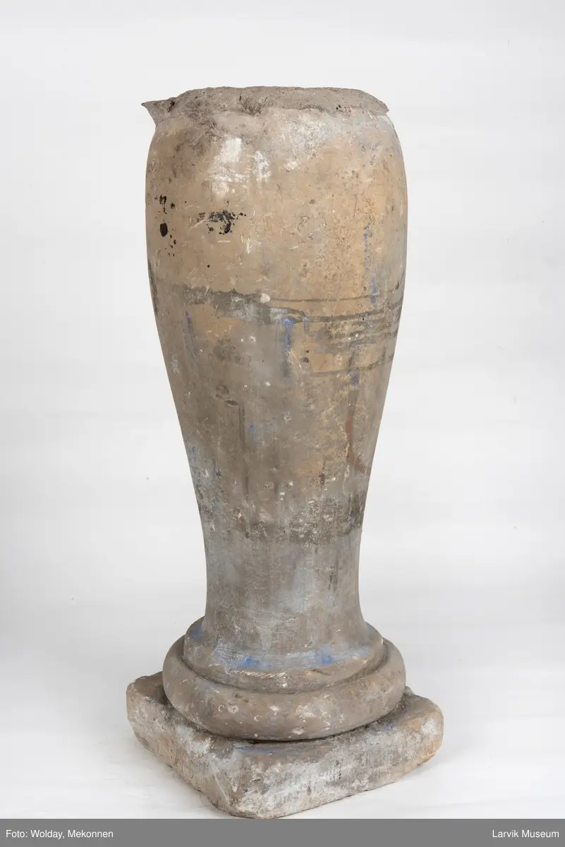 Har rester av dekor.