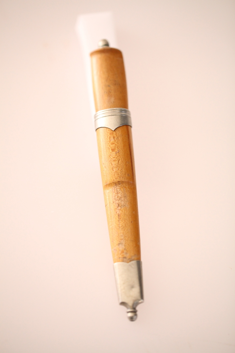 Trolig en fabrikkniv laget av TRIO fabrikker. En fabrikkjede som ble slått sammen i 1902.