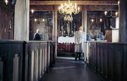 Foto sett inne fra kirken på fiskeværet Grip, nå i Kristians