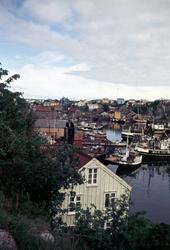 Foto fra Vågen på Kirkelandet side i Kristiansund. Fotograf 