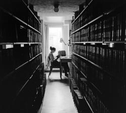 Universitetsbiblioteket. Magister Kari Skjønsberg i studiema