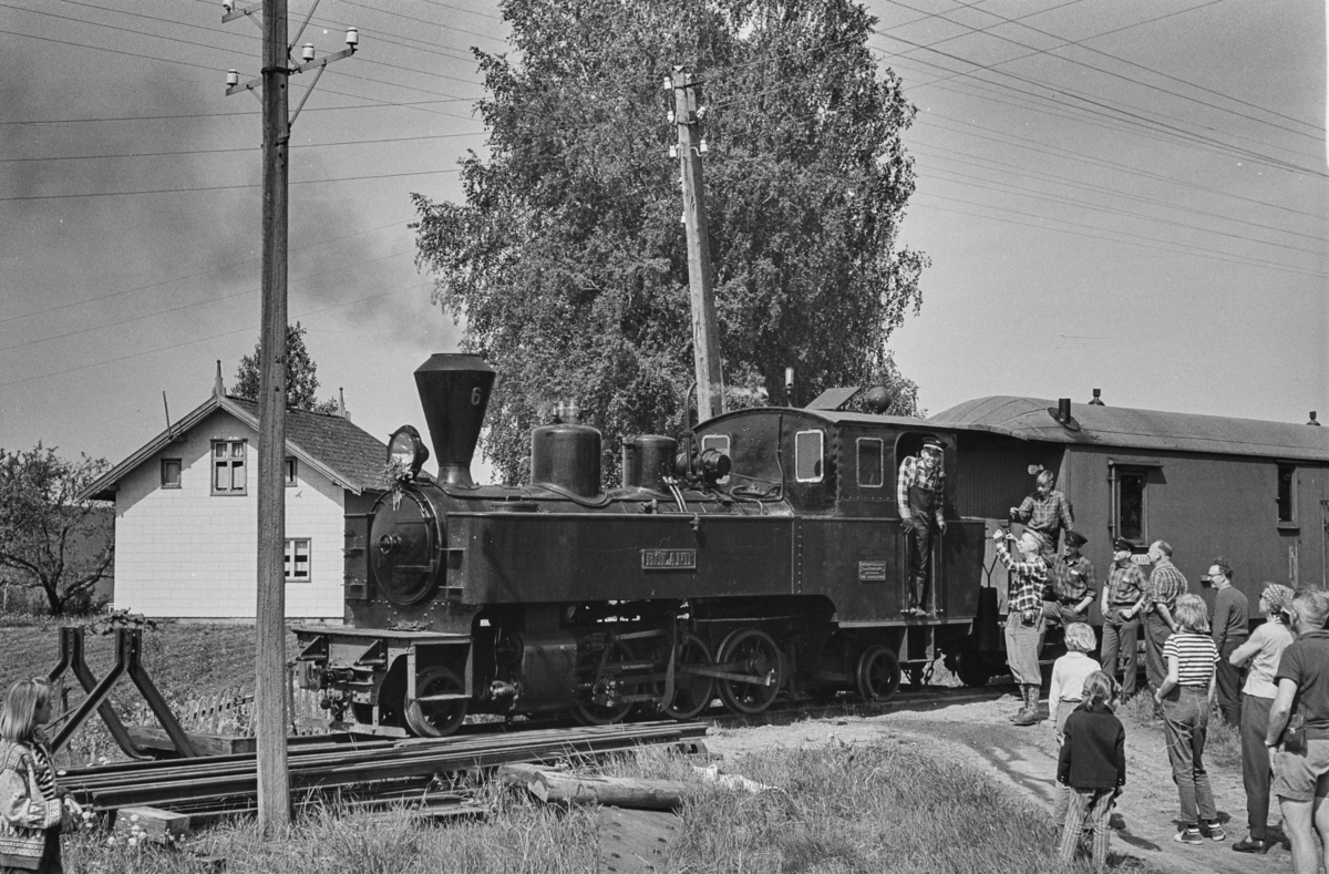 Prøvetur for medlemmer og andelshavere på museumsbanen Urskog-Hølandsbanen. Toget trekkes av damplokomotiv XXIXa nr. 6 Høland.