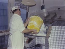 Arbeid inne på Bothnerfabrikken.