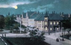 Fargelagt postkort med motiv fra krysset skolegata/Langveien