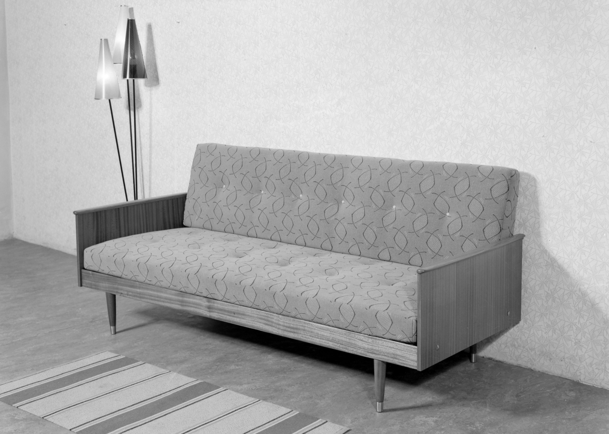 Kombinasjonsmøbel. Sofa, seng og bord i ett. Stiftinga Sunnmøre
