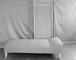 Divan/ sovebenk og bunn med fjørsystem.