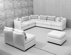 Salong. Hjørnesofa, lenestolar/2-seter og pall.