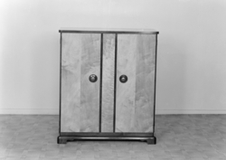 Skap/klesskap soveromsmøblement.