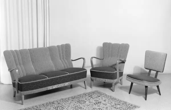 Sofa, lenestol og stol utan armlene.