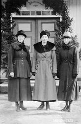 Portrett av tre kvinner