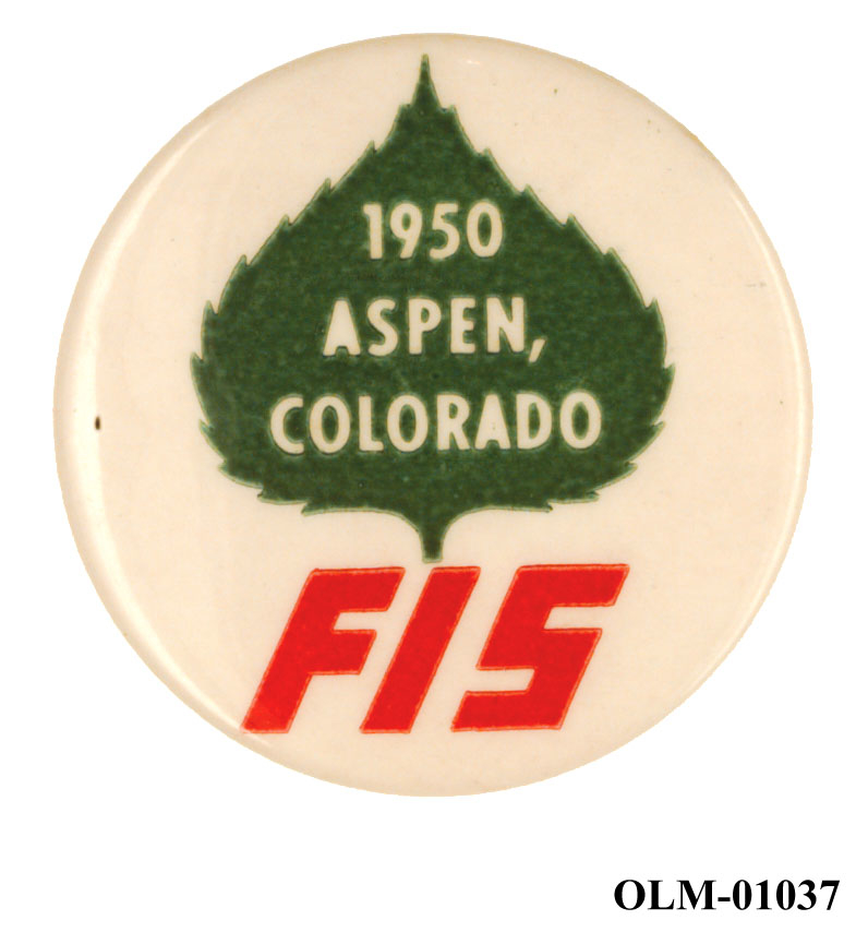 Inneholder 101 merker, pins og  medaljer.
Guttorm Berge tok tilbake samlingen 21.mai 1996.-notert i aksesjonsboken.