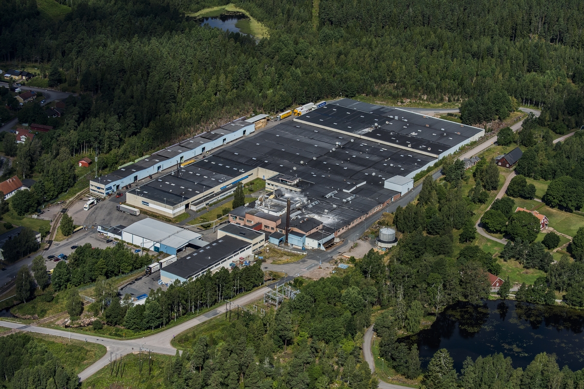 Flygfoto över Pauliströms pappersbruk i Vetlanda kommun.