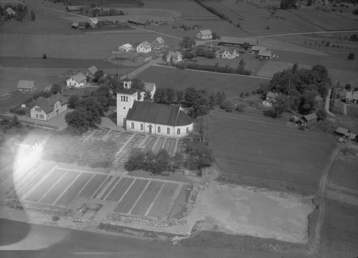 Flygfoto över Skede kyrka i Vetlanda kommun. Nr. K. 46