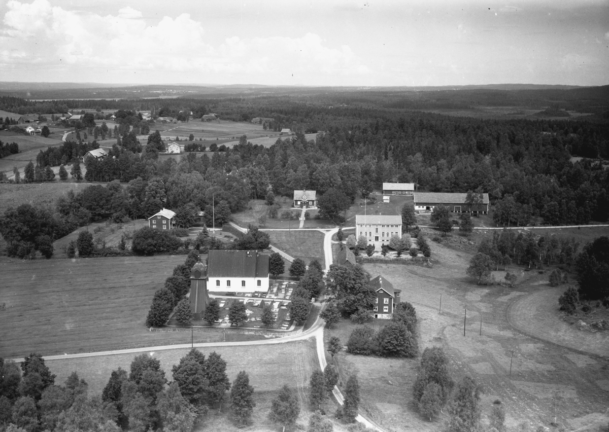 Flygfoto över Hagshults kyrka i Vaggeryds kommun. Nr. H. 1897