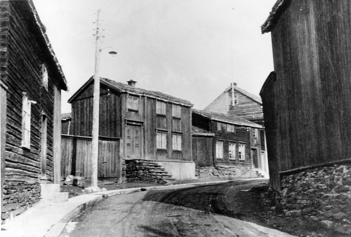 Bebyggelse i nederste delen av Svenskveien, Røros