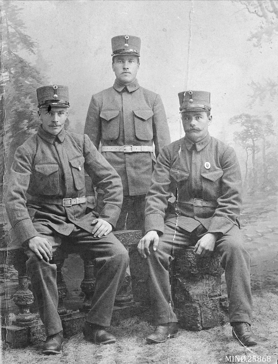 Alvdøler i militæret. Fra venstre: Ola Langleite, Andreas Øikletten og Simen Hårdnes. 