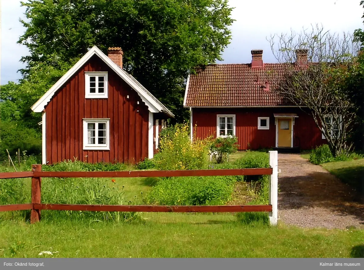 Mangårdsbyggnad och uthus på gården Rugstorp 1:13. - Kalmar läns museum ...