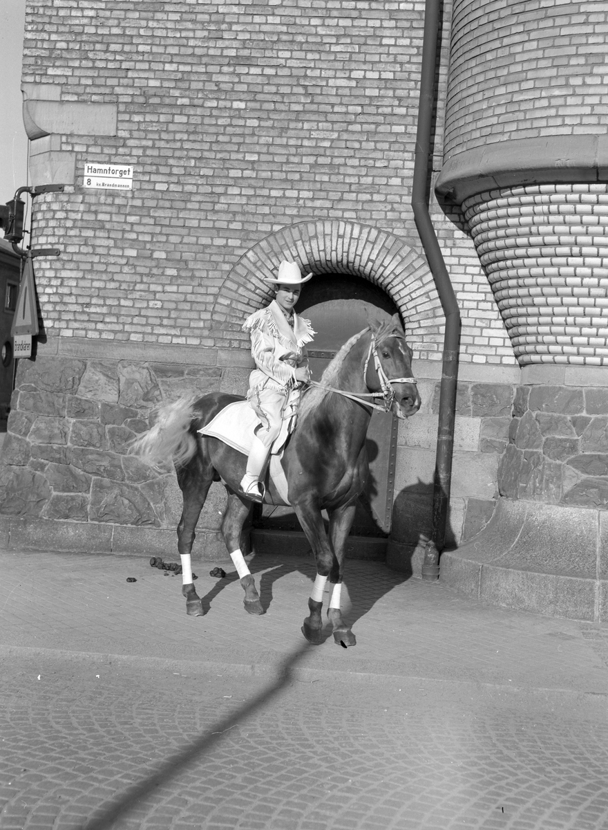 Furuviksparken invigdes pingstdagen 1936.
Furuviks Ungdomscirkus
"Wild West".

Hamntorget








