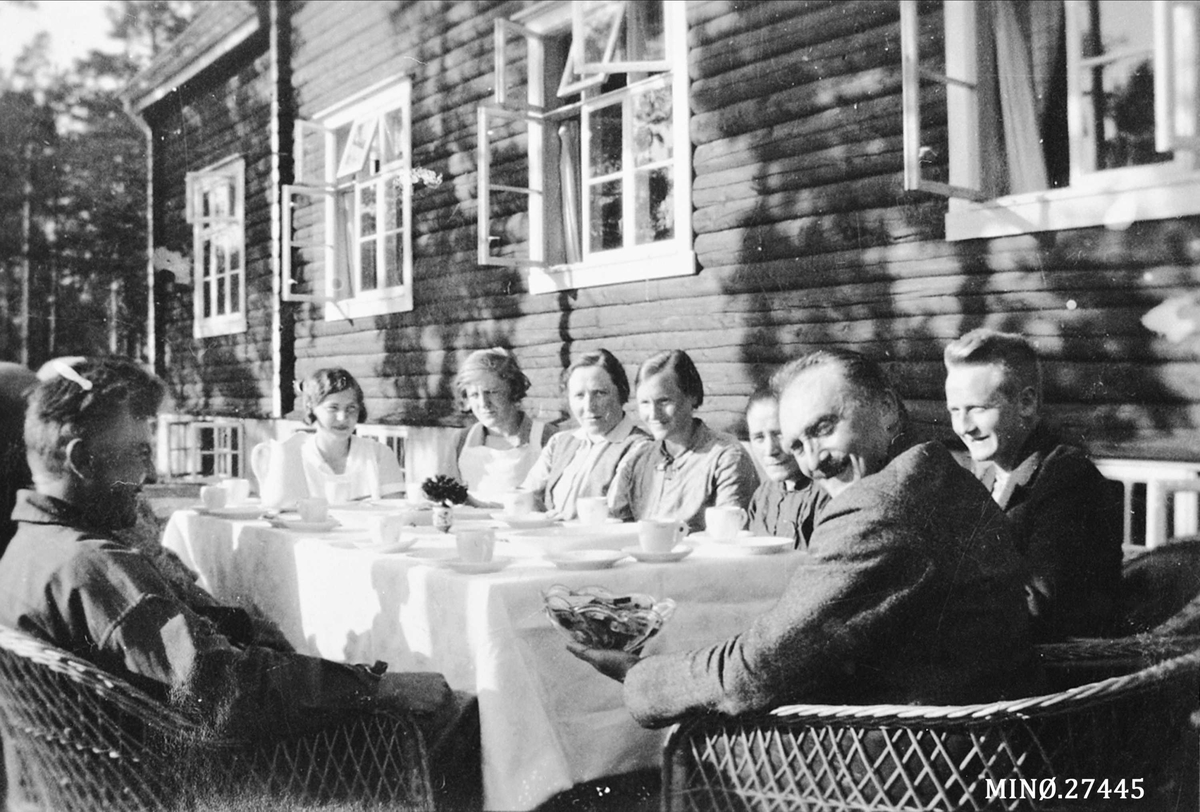 Gruppebilde, kaffeselskap