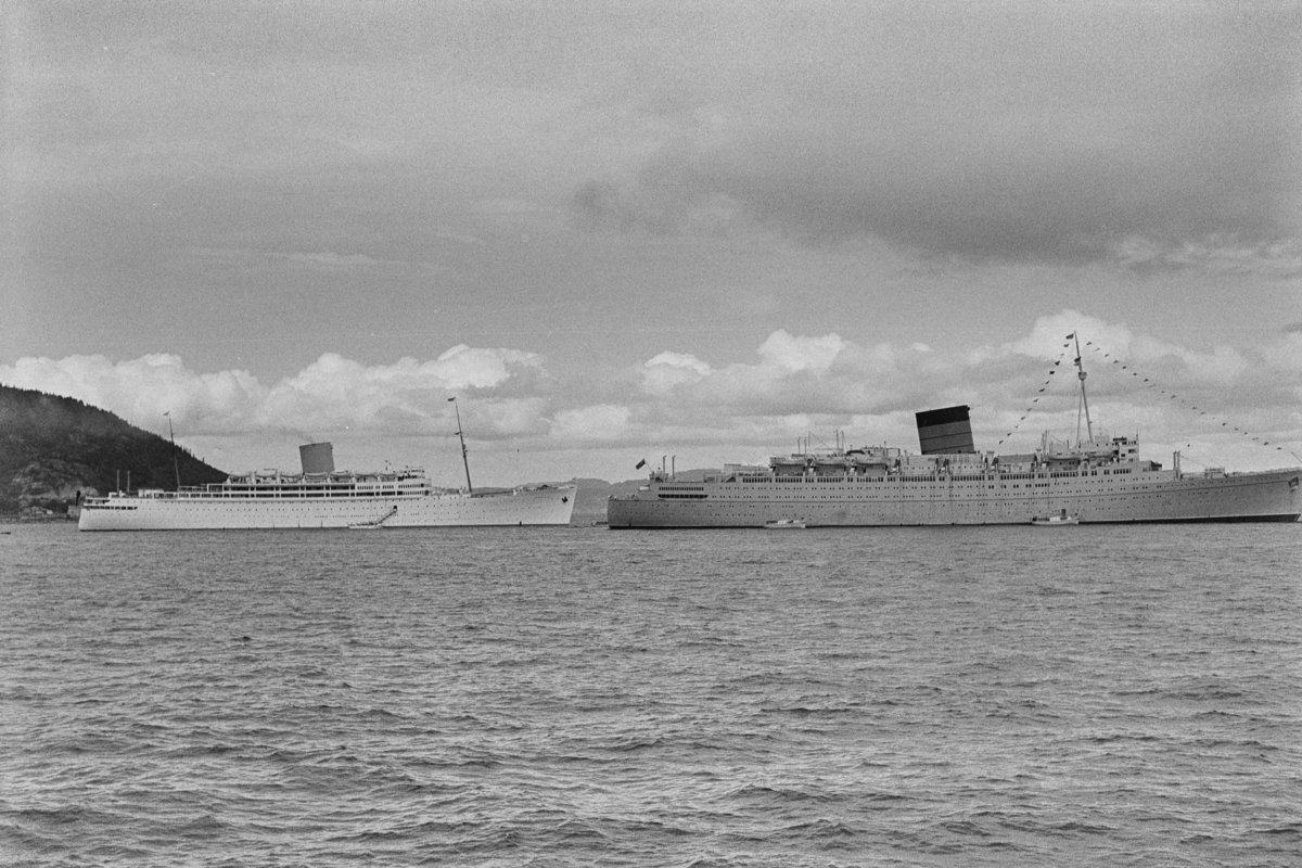 Cruiseskipene RMS Caronia og RMS Andes i Trondheimsfjorden.