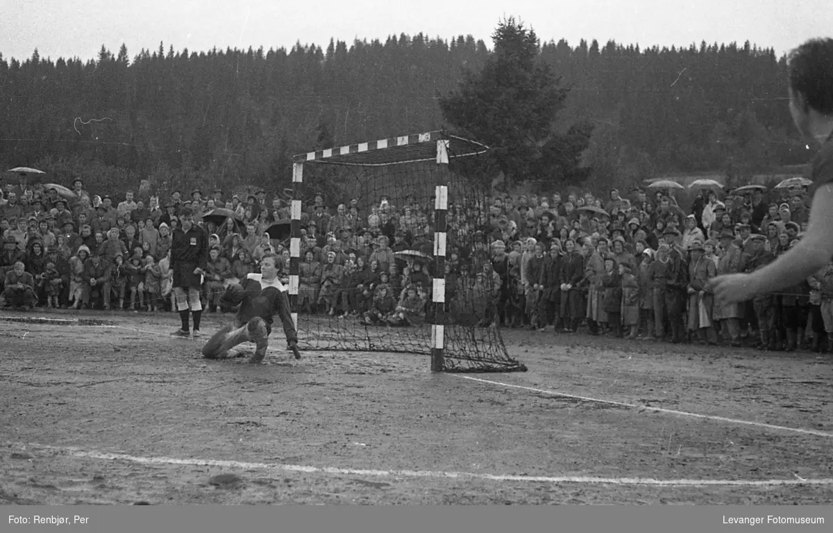 Håndballkamp  finale mellom  Skogn og Grefsen på Remyra i Skogn.