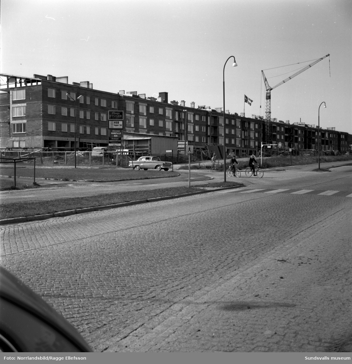 Taket läggs på HSB:s nybygge i kvarteret Tegen, kallat "Långholmen".