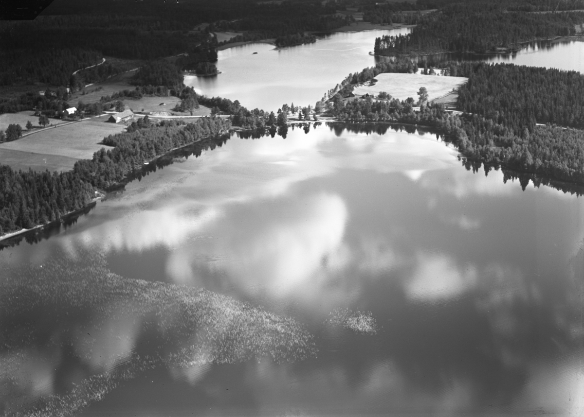 Flygfoto över Norra Sandsjö i Nässjö kommun Nr D 2251
